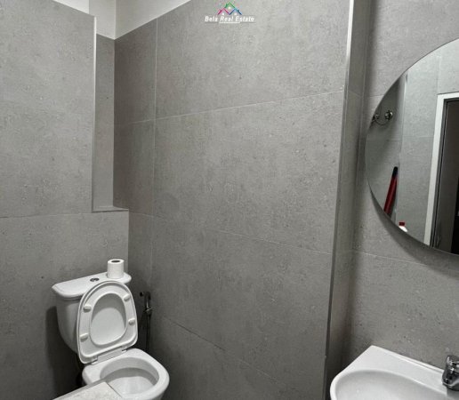 Tirane, jepet me qera apartament 1+1 Kati 0, 60 m² 500 € (Rruga e Barrikadave)