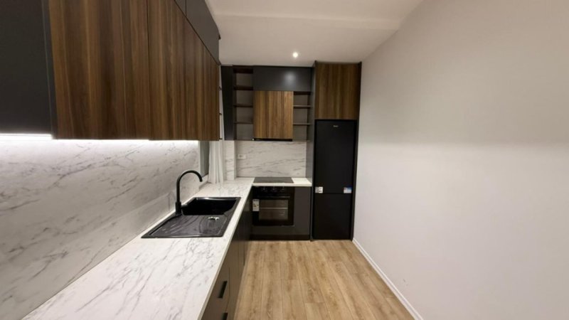 Tirane, shitet apartament 1+1+Ballkon Kati 5, 70 m² 178.000 € (Fortuzi)