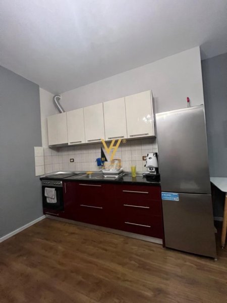 Tirane, jepet me qera apartament 1+1+Ballkon Kati 7, 72 m² 700 € (QENDER)