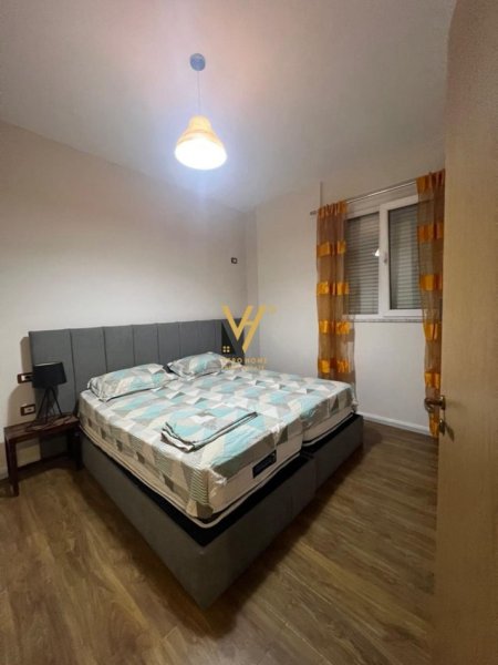 Tirane, jepet me qera apartament 1+1+Ballkon Kati 7, 72 m² 700 € (QENDER)