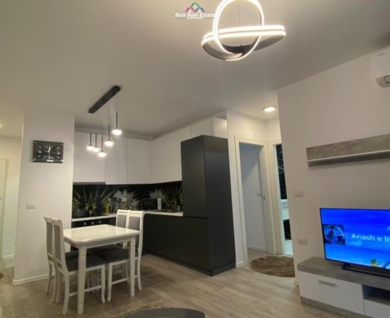 Tirane, jepet me qera apartament 2+1+Ballkon Kati 8, 95 m² 800 € (Rruga Don Bosko)