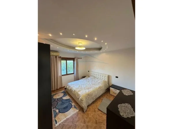 Tirane, jepet me qera apartament 2+1+Ballkon Kati 2, 80 m² 350 € (Kombinat)