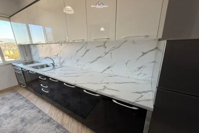 Tirane, jepet me qera apartament 1+1+Ballkon Kati 5, 60 m² 500 € (Rruga Don Bosko)