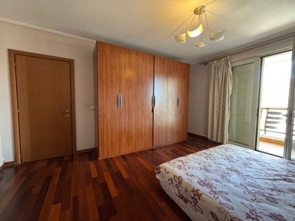 Tirane, jepet me qera apartament 2+1+Ballkon Kati 10, 123 m² 1.700 € (Prane Air Albania)