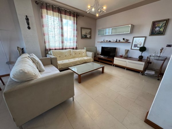 Tirane, jepet me qera apartament 2+1+Ballkon Kati 10, 123 m² 1.700 € (Prane Air Albania)