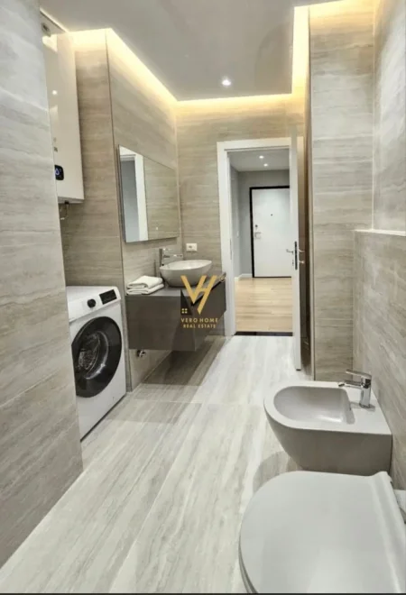 Tirane, jepet me qera apartament 2+1+Ballkon Kati 5, 130 m² 1.300 € (BLLOK)