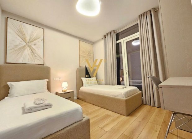 Tirane, jepet me qera apartament 2+1+Ballkon Kati 5, 130 m² 1.300 € (BLLOK)