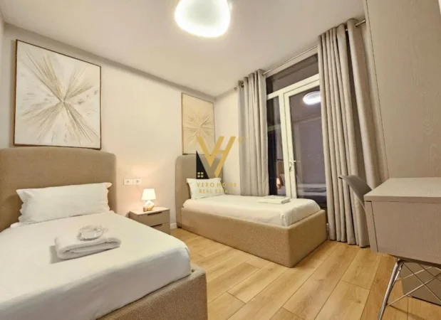 Tirane, jepet me qera apartament 2+1+Ballkon Kati 5, 130 m² 1.300 € (BLLOK)