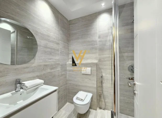 Tirane, jepet me qera apartament 2+1+Ballkon Kati 5, 130 m² 1.300 € (BLLOK)