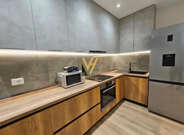 Tirane, jepet me qera apartament 2+1+Ballkon Kati 5, 130 m² 1.300 € (BLLOK)