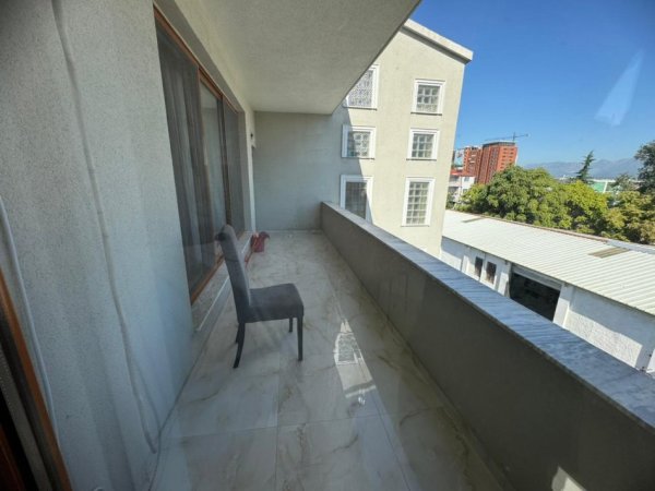 Tirane, jepet me qera  dhome ne një vile në Selite te Vogel Kati 3, 250 € (Selite te Vogel)