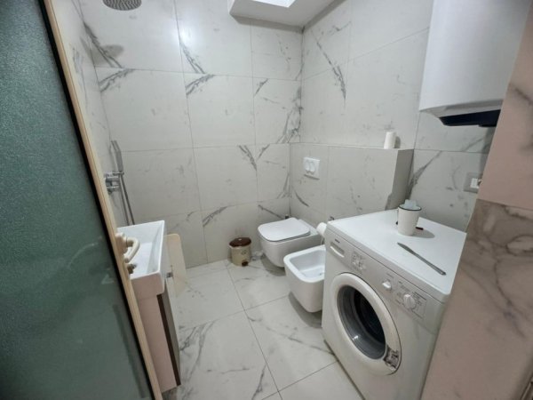 Tirane, jepet me qera  dhome ne një vile në Selite te Vogel Kati 3, 250 € (Selite te Vogel)