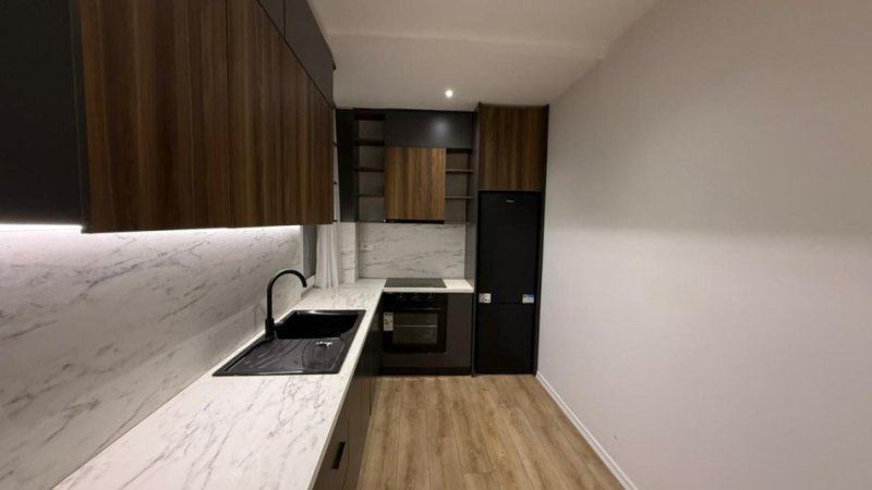 Tirane, shes apartament 1+1 , 70 m² 178.000 € (Rruga Fortuzi, pranë Qendrës)