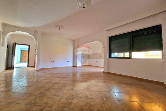 Vlore, shitet apartament 2+1 , 150 m² 150.000 € (Veledin Kollozi Vlorë, Vlorë)