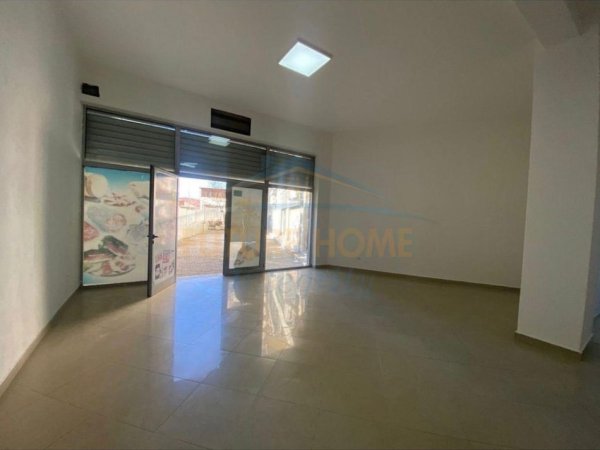 Tirane, shitet ambjent biznesi Kati 0, 86 m² 155.000 € (Unaza e Re)