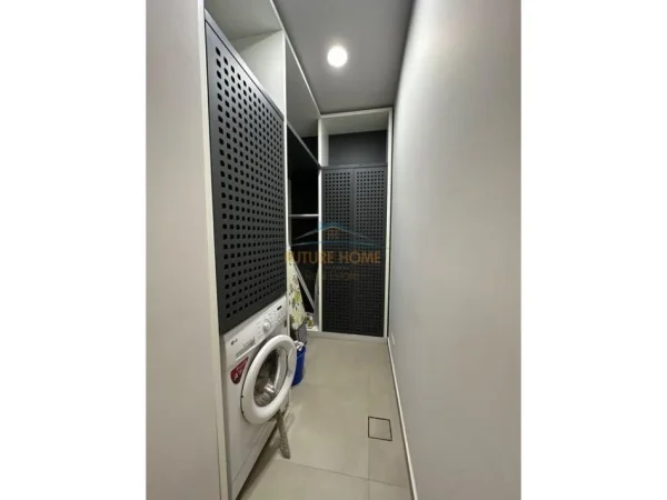Tirane, jepet me qera apartament 1+1+Ballkon Kati 3, 72 m² 900 € (Rruga e Kavajes)