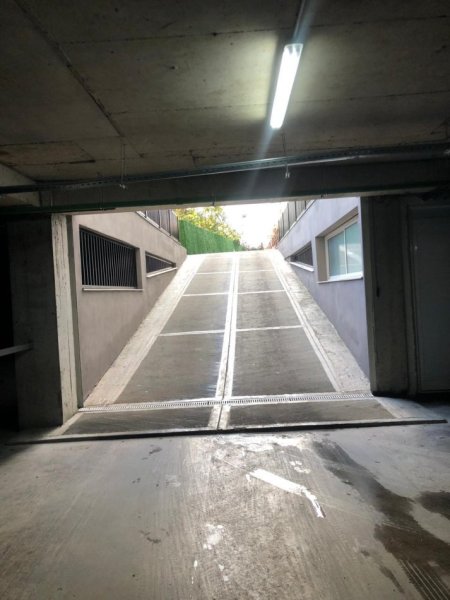 Jepen me qira 2 garazhe përballë Raiffeisen Bank, në Kamëz, tek pallati i ri, sapo përfunduar