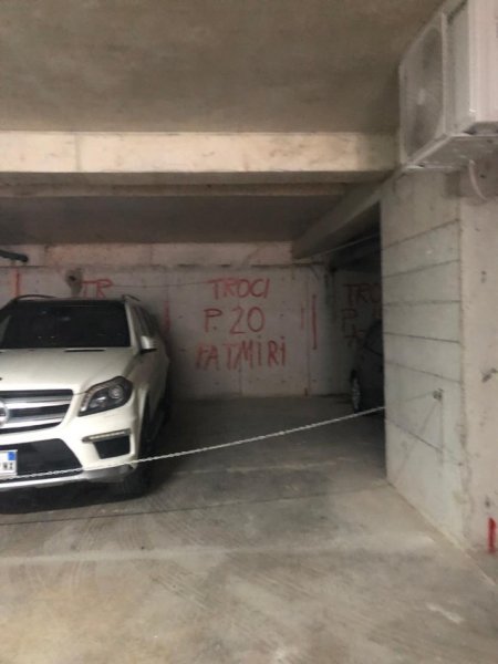 Jepen me qira 2 garazhe përballë Raiffeisen Bank, në Kamëz, tek pallati i ri, sapo përfunduar