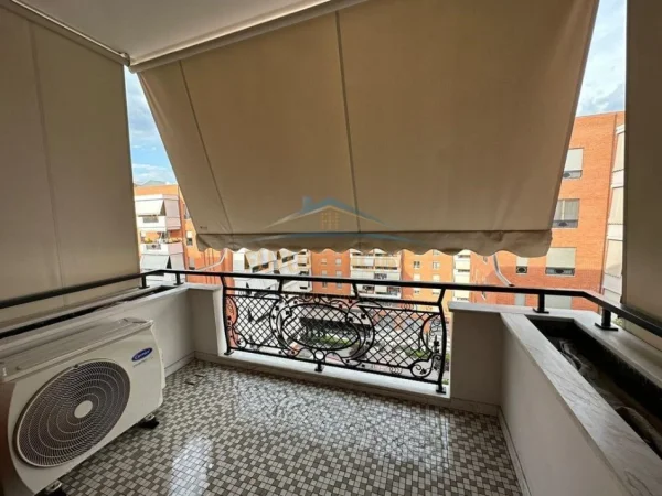 Tirane, jepet me qera apartament 1+1+Ballkon Kati 3, 72 m² 900 € (Kompleksi Delijorgji)