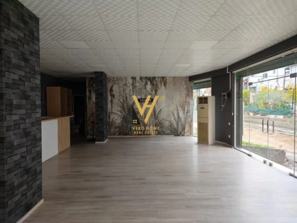 Tirane, jepet me qera ambjent biznesi Kati 1, 100 m² 500 € (FRESK)