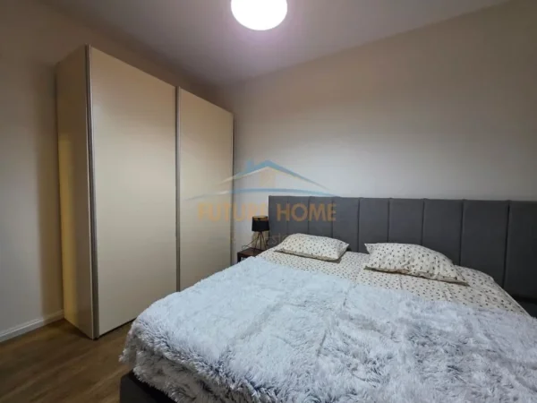 Tirane, jepet me qera apartament 1+1+Ballkon Kati 8, 68 m² 700 € (Pazari i ri)