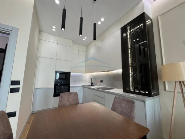 Tirane, shitet apartament 1+1+Ballkon Kati 8, 76 m² (Rruga e Kavajes)