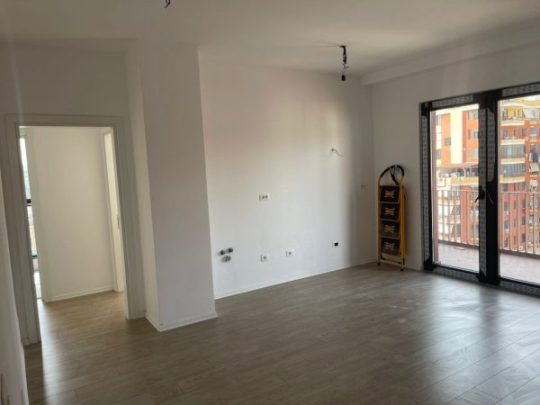 Tirane, jepet me qera apartament 2+1 Kati 4, 127 m² 850 € (GARDEN BUILDING RRUGA KAVAJES)