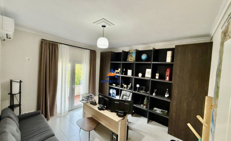 Tirane, jepet me qera ambjent biznesi Kati 1, 150 m² 650 € 