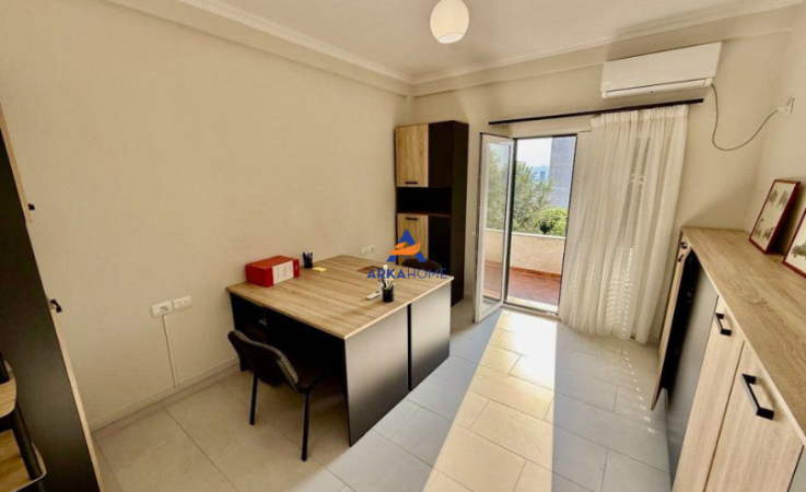 Tirane, jepet me qera ambjent biznesi Kati 1, 150 m² 650 € 