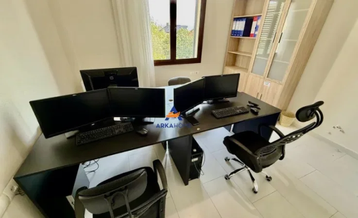 Tirane, jepet me qera ambjent biznesi Kati 1, 150 m² 650 € 