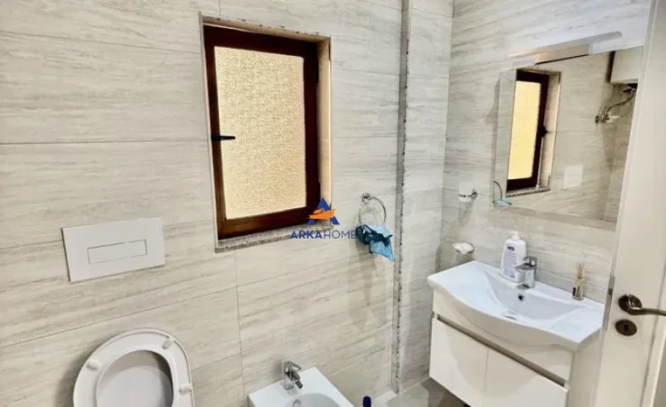 Tirane, jepet me qera ambjent biznesi Kati 1, 150 m² 650 € 