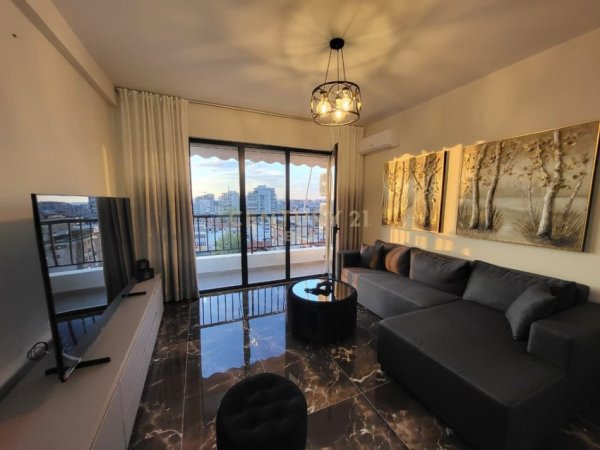 Tirane, jepet me qera apartament 1+1 Kati 8, 70 m² 800 € (Rruga e Durresit)