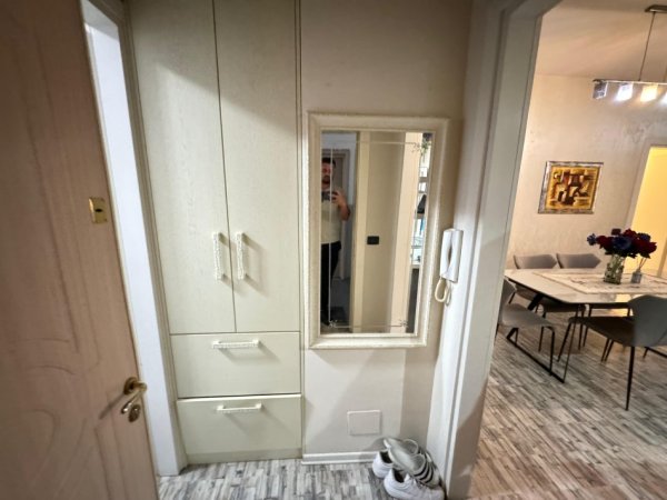 Tirane, jepet me qera apartament 2+1 Kati 9, 130 m² 600 € 