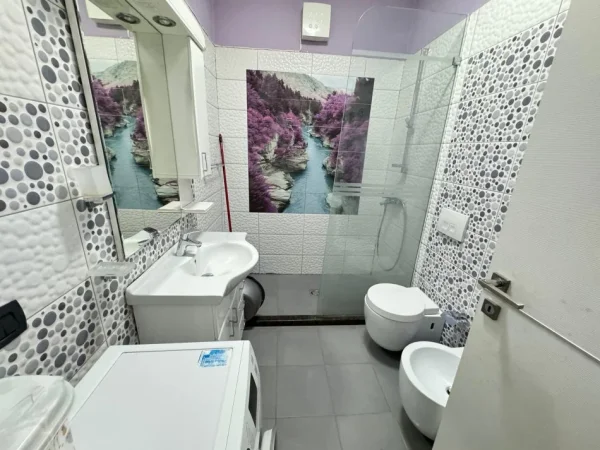 Tirane, jepet me qera apartament 2+1 Kati 9, 130 m² 600 € 