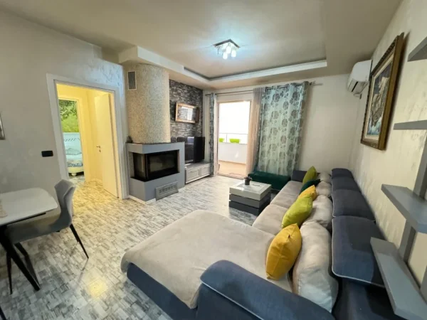 Tirane, jepet me qera apartament 2+1 Kati 9, 130 m² 600 € 