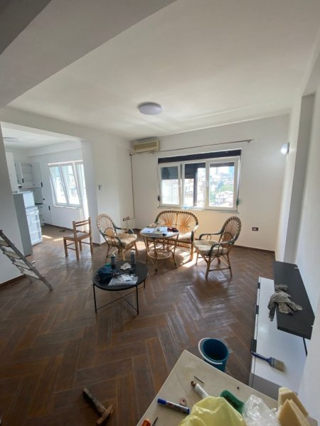 Tirane, jepet me qera apartament 2+1 Kati 7, 700 € 
