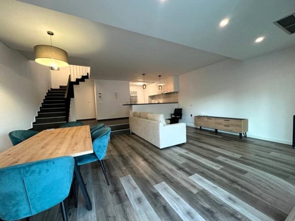 Tirane, jepet me qera Vile 3+1 Kati 0, 220 m² 2.500 € (Rezidencen Olive Grove)