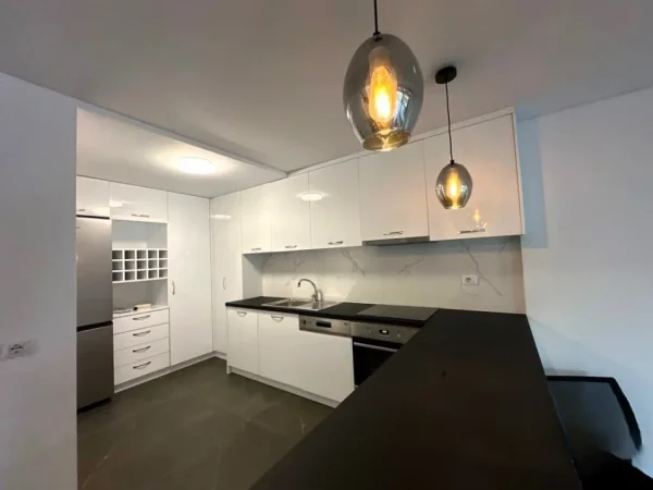 Tirane, jepet me qera Vile 3+1 Kati 0, 220 m² 2.500 € (Rezidencen Olive Grove)