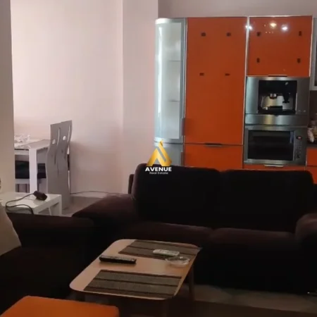 Tirane, jepet me qera apartament 2+1+Ballkon Kati 8, 95 m² 780 € (nikolla tupe)