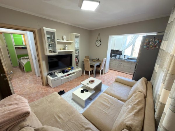 Tirane, jepet me qera apartament 2+1 Kati 2, 500 € 