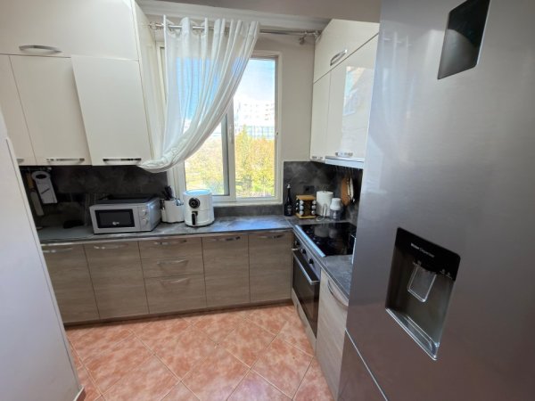Tirane, jepet me qera apartament 2+1 Kati 2, 500 € 