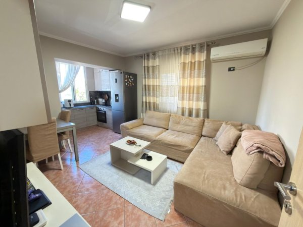 Tirane, jepet me qera apartament 2+1 Kati 2, 500 € 