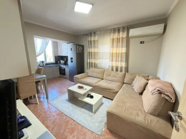 Tirane, jepet me qera apartament 2+1 Kati 2, 500 € 