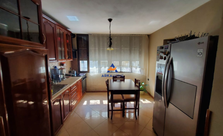 Tirane, shitet 3+1+Aneks , 110 m² 235.000 € 