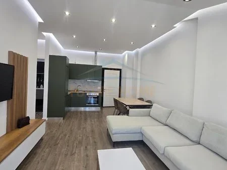 Tirane, jepet me qera apartament 2+1 Kati 7, 120 m² 550 € 