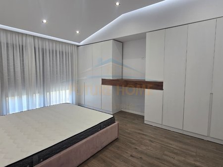 Tirane, jepet me qera apartament 2+1 Kati 7, 120 m² 550 € 