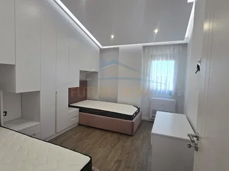 Tirane, jepet me qera apartament 2+1 Kati 7, 120 m² 550 € 