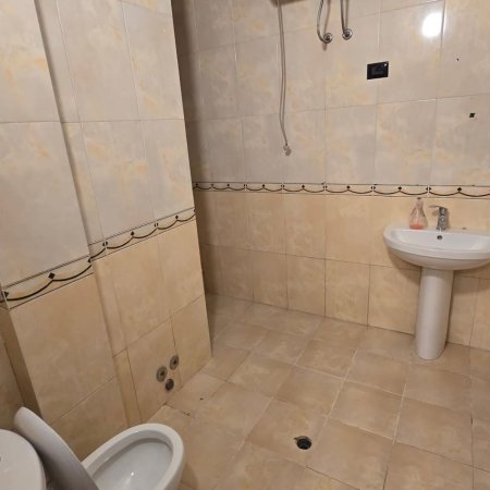 Tirane, jepet me qera zyre Kati 2, 107 m² 1.200 € (Rr. Myslym Shyri te Albtelecom)