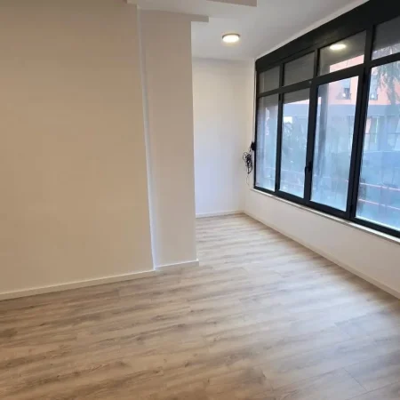 Tirane, jepet me qera zyre Kati 2, 107 m² 1.200 € (Rr. Myslym Shyri te Albtelecom)