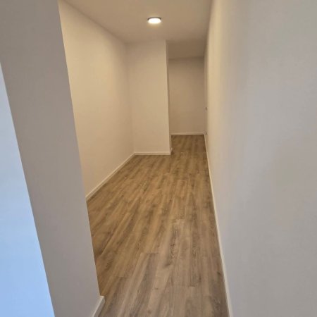 Tirane, jepet me qera zyre Kati 2, 107 m² 1.200 € (Rr. Myslym Shyri te Albtelecom)